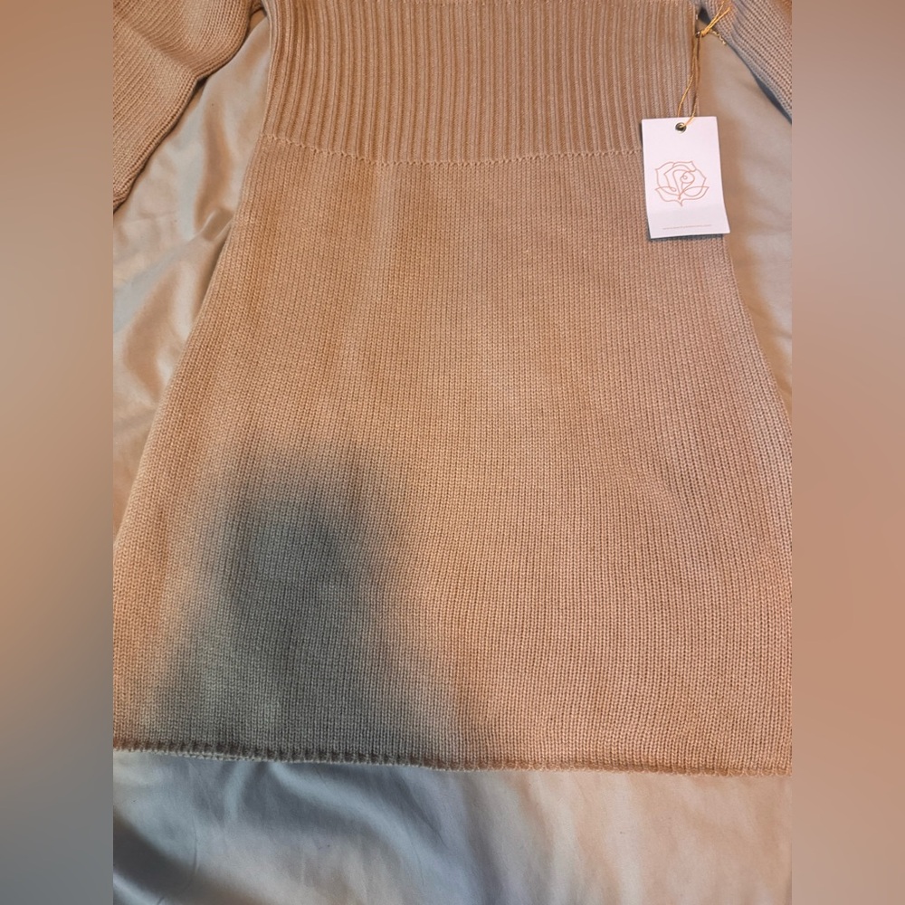 Sold!!!!! Backyard Roses Aubrey off the Shoulder - Picture 2 of 9